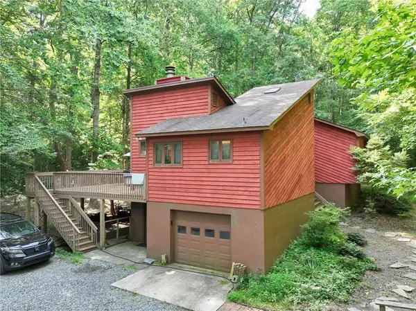 689 Barker Road, Winston-Salem, NC 27107