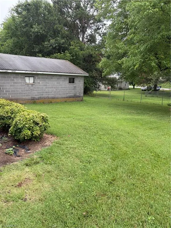 1308 Carolina Avenue, Eden, NC 27288 - #2