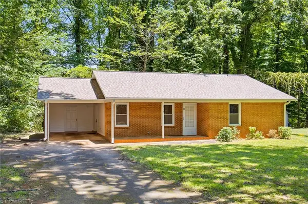 2113 Brookhurst Street, Winston-Salem, NC 27106