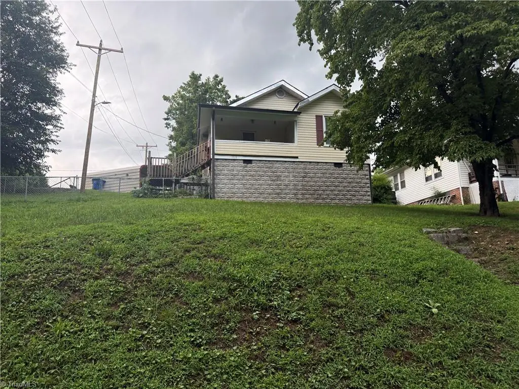 409 E Oak Street, Mount Airy, NC 27030 - #1
