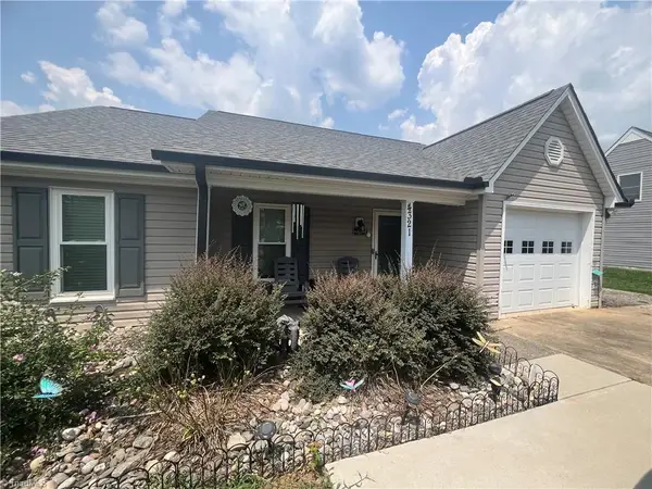 4321 Oak Glen Drive, Winston-Salem, NC 27107