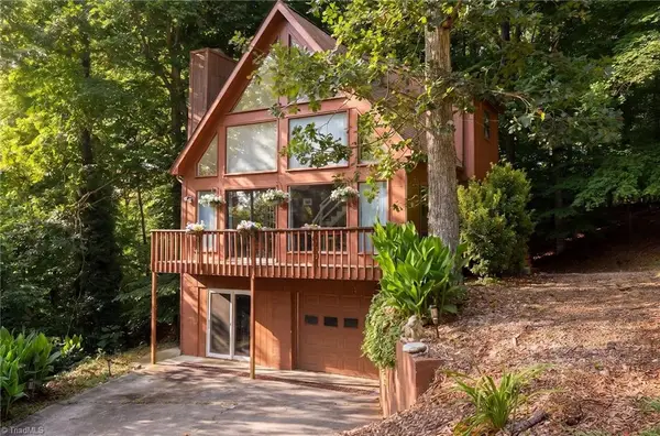 1921 Chateau Ridge, Winston-Salem, NC 27103