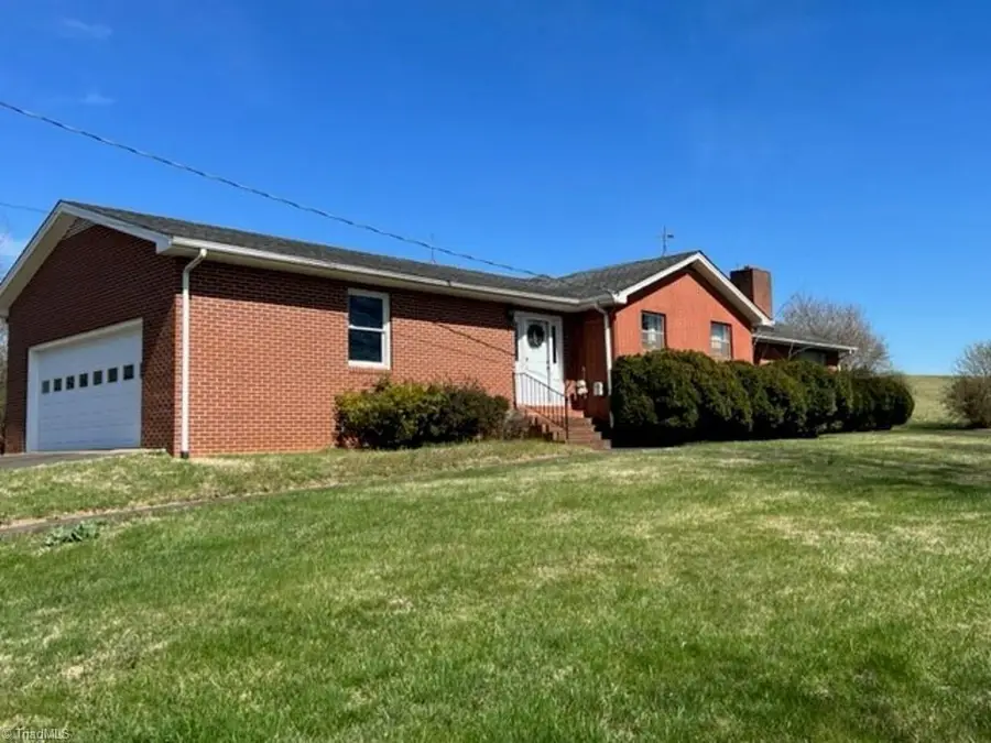 4445 E Pine Street, Mount Airy, NC 27030 - #2
