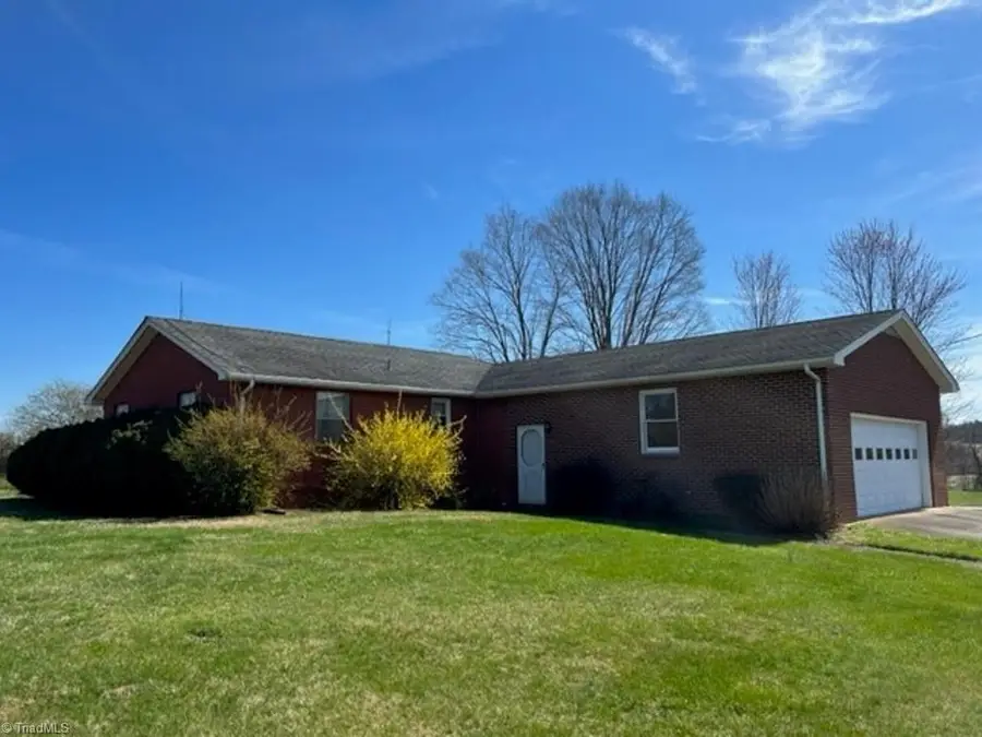 4445 E Pine Street, Mount Airy, NC 27030 - #3