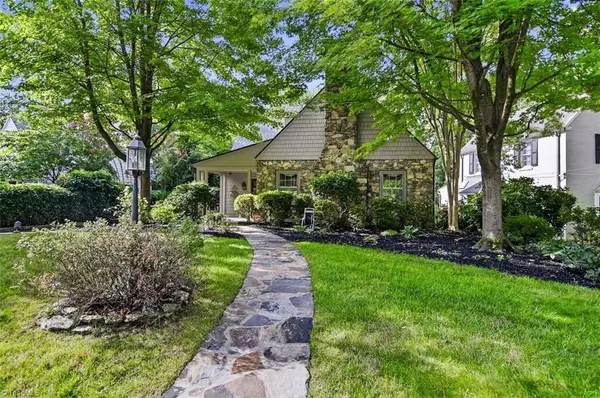 1732 Meadowbrook Drive, Winston-Salem, NC 27104