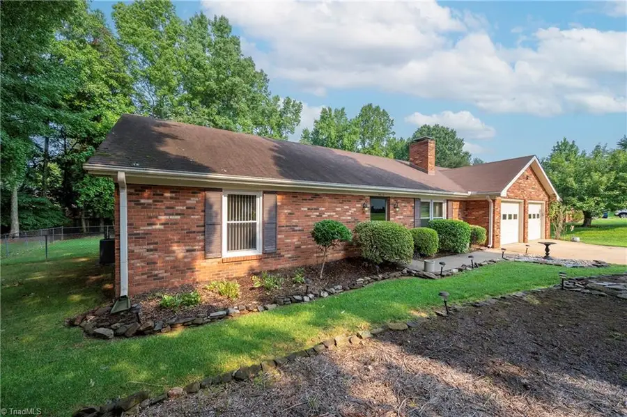 4613 Sun Valley Lane, Kernersville, NC 27284 - #2
