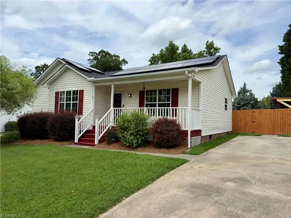 206 Larkspur Lane, Thomasville, NC 27360