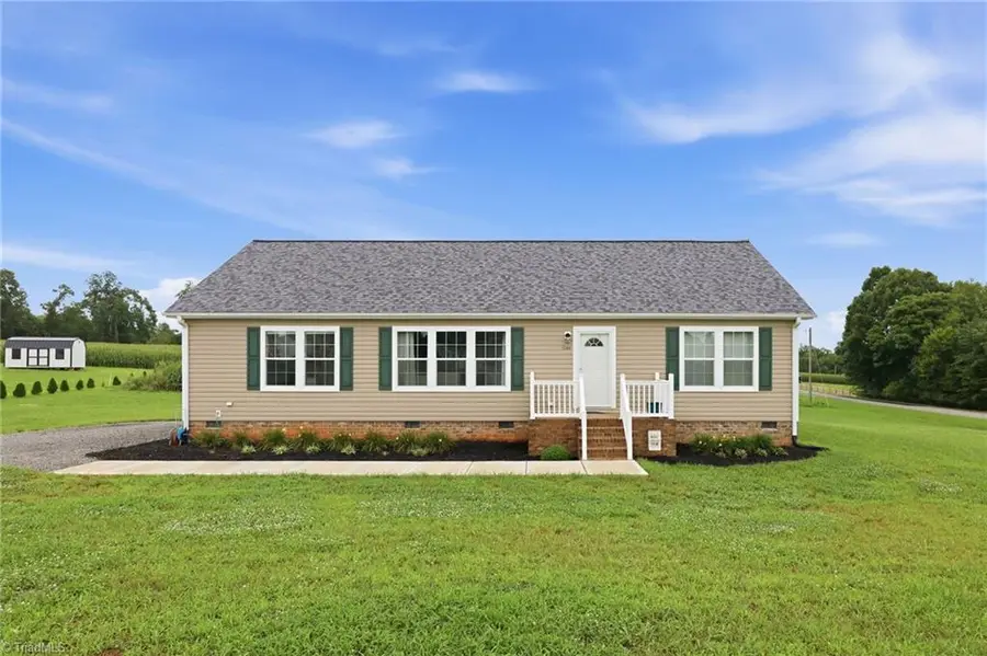 1046 Herberts Drive, Yadkinville, NC 27055 - #2