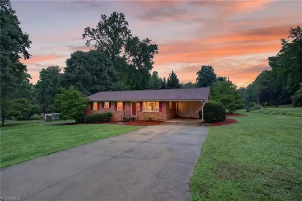 200 Brookview Circle, Jamestown, NC 27282