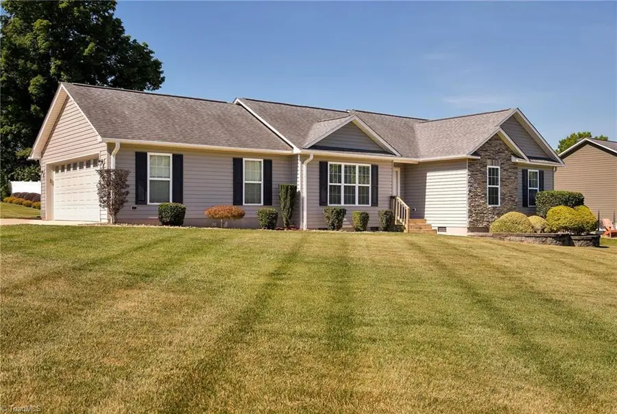 535 Evergreen Trail, Thomasville, NC 27360 - #2