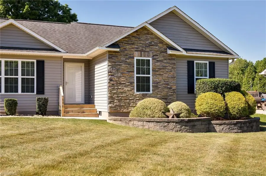 535 Evergreen Trail, Thomasville, NC 27360 - #3