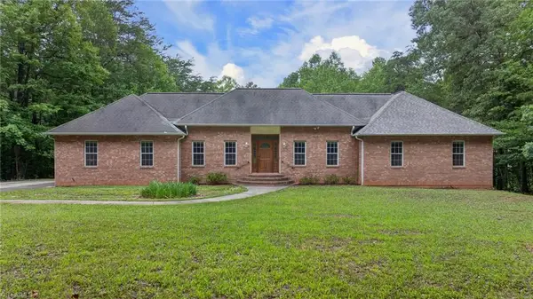 6135 Narrow Way Lane, Winston-Salem, NC 27105