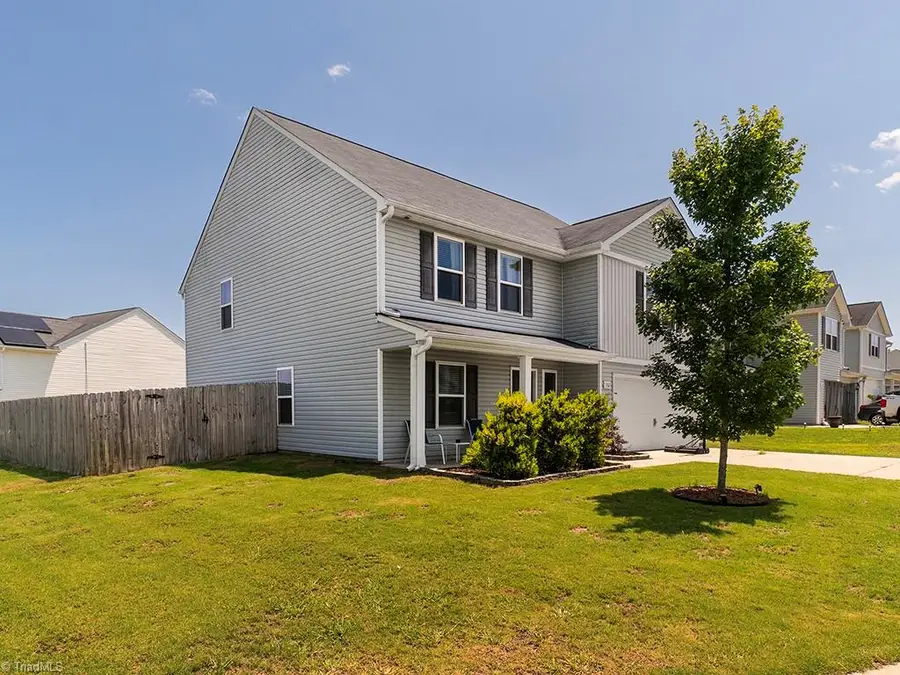 102 Seward Place, Burlington, NC 27217 - #2