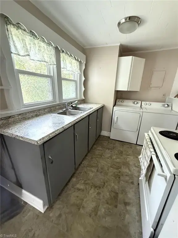 212 Ridgecrest Street, Thomasville, NC 27360 - #2