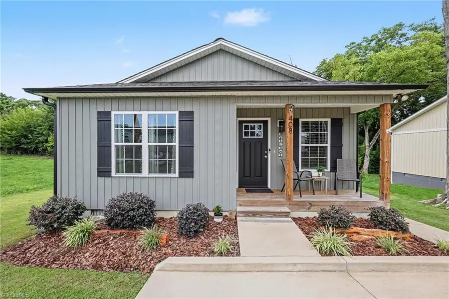 408 Jarrett Street, Thomasville, NC 27360 - #2