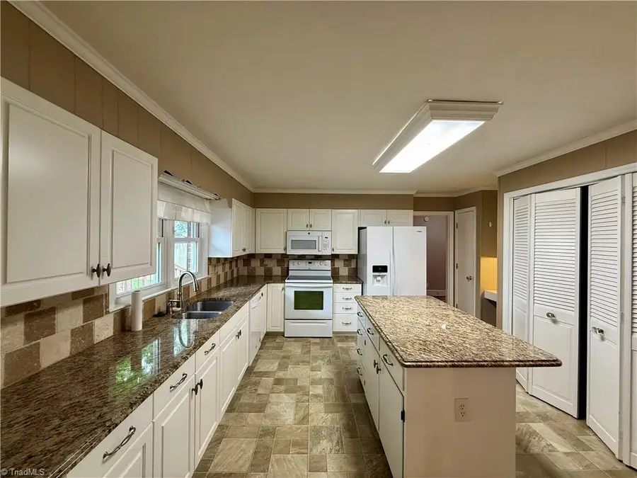 118 Avondale Drive, Lexington, NC 27295 - #2