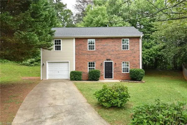 5832 Sir Knight Circle, Clemmons, NC 27012
