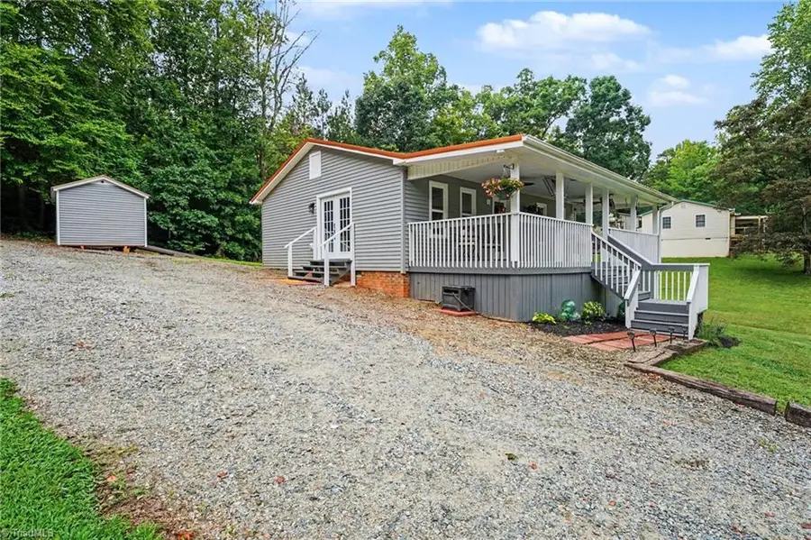 390 Woodhaven Shores Drive, Lexington, NC 27292 - #2