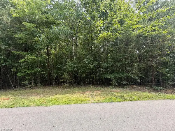 186 Glenoak Drive, Eden, NC 27288