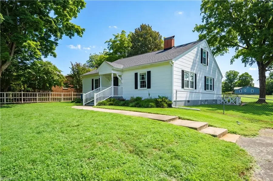 108 Jefferson Street, Yadkinville, NC 27055 - #2