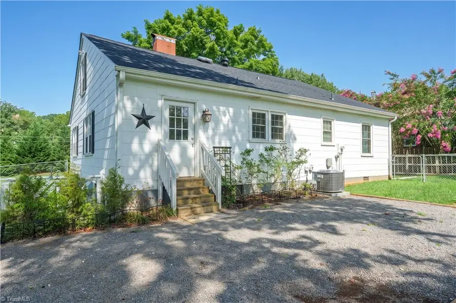 108 Jefferson Street, Yadkinville, NC 27055 - #3