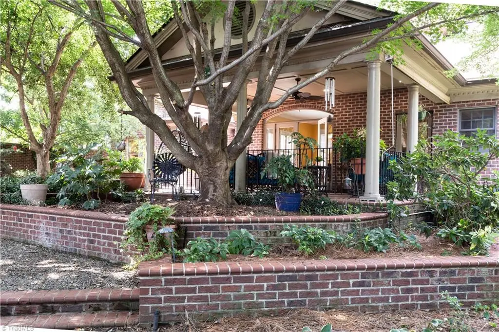 120 W 1st Avenue, Lexington, NC 27292 - #1