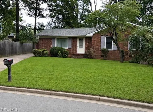 4 Lynhaven Court, Greensboro, NC 27406
