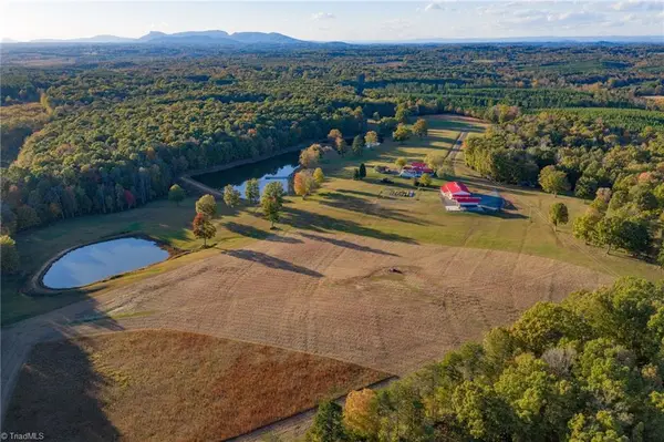 1260A Beaver Island Trail Road, Walnut Cove, NC 27052