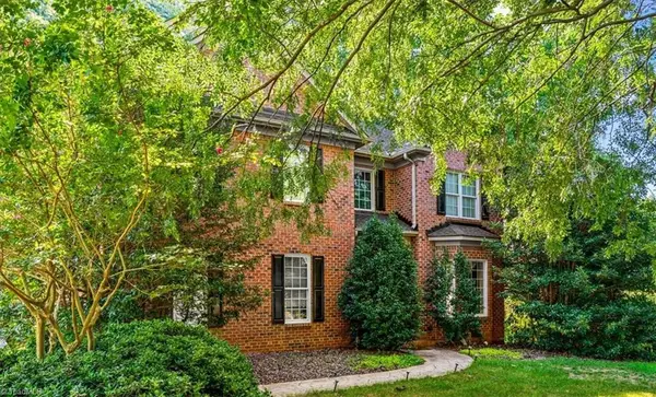 4 Windsor Castle Court, Greensboro, NC 27408
