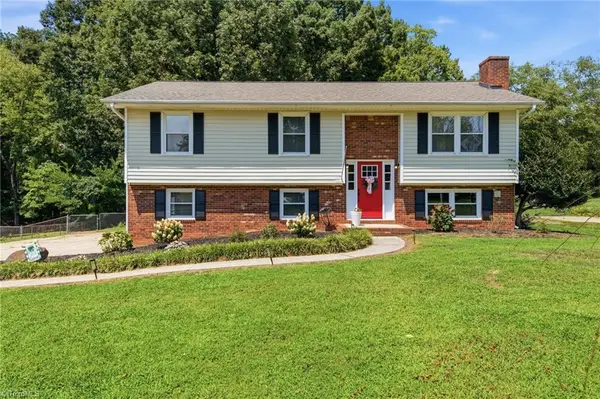 6060 Bobbybrook Drive, Clemmons, NC 27012