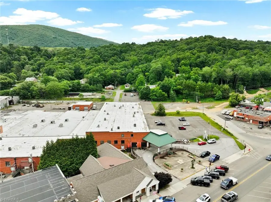 215 SE Jefferson Station Place #210, West Jefferson, NC 28694 - #3