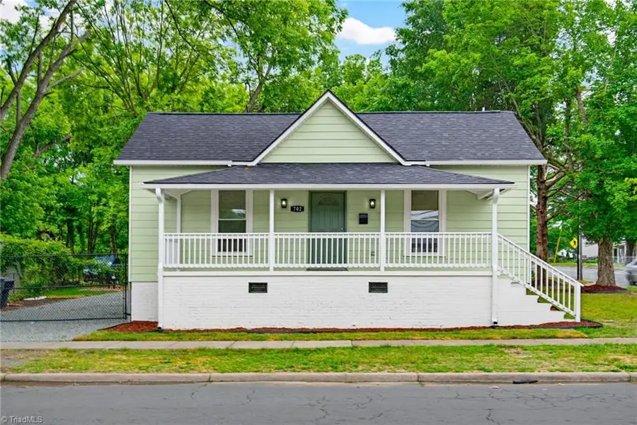 702 Maple Avenue, Burlington, NC 27215 - #2