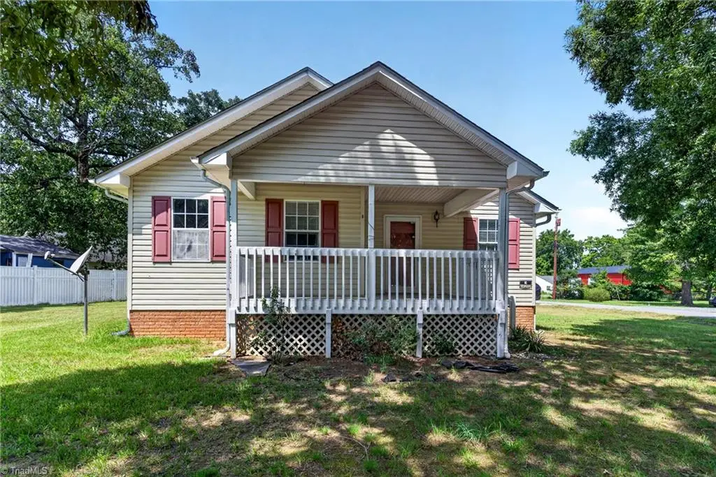 8 Hinkle Street, Thomasville, NC 27360 - #1