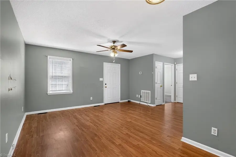 8 Hinkle Street, Thomasville, NC 27360 - #3