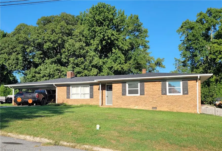 607 Duke Street, Thomasville, NC 27360 - #2