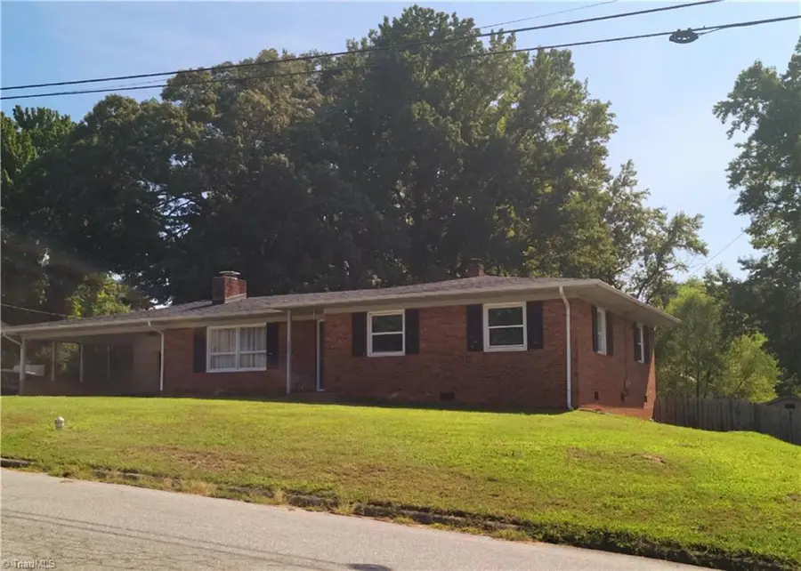 607 Duke Street, Thomasville, NC 27360 - #3