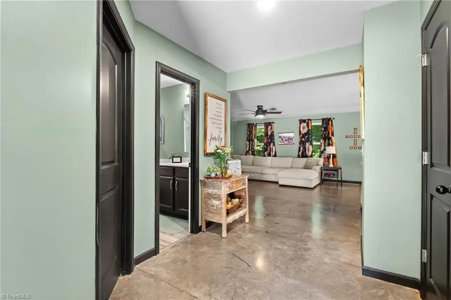 185 Cliffview Drive, Lexington, NC 27292 - #3