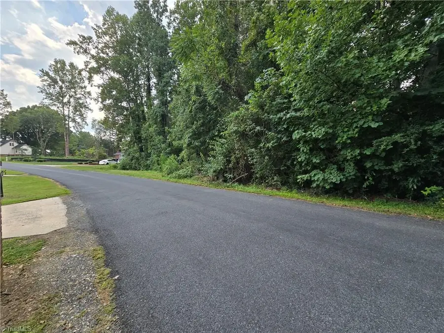 108 Cherokee Drive, Lexington, NC 27295 - #2