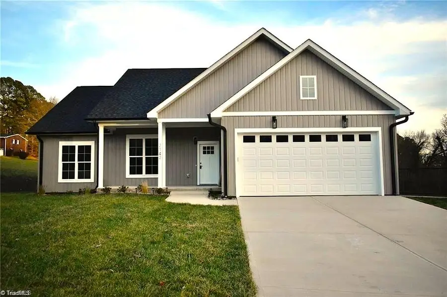 2142 Elizabeth Drive, Mount Airy, NC 27030 - #2