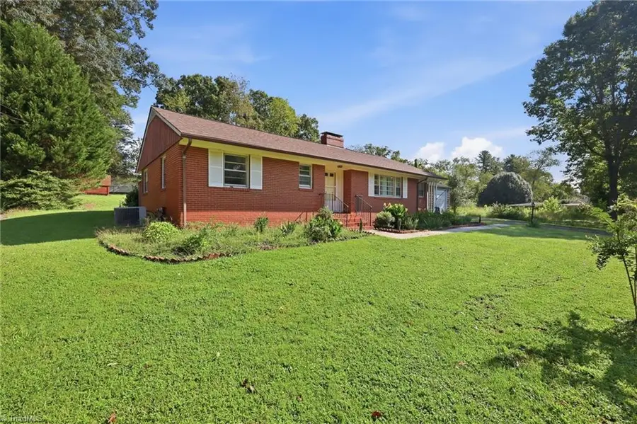 246 Fairview Avenue, Mount Airy, NC 27030 - #3
