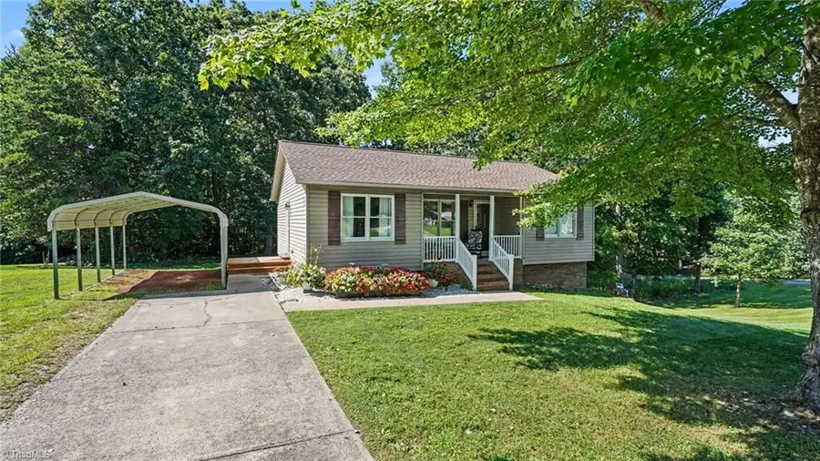 137 Oak Ridge Place, Mount Airy, NC 27030 - #2