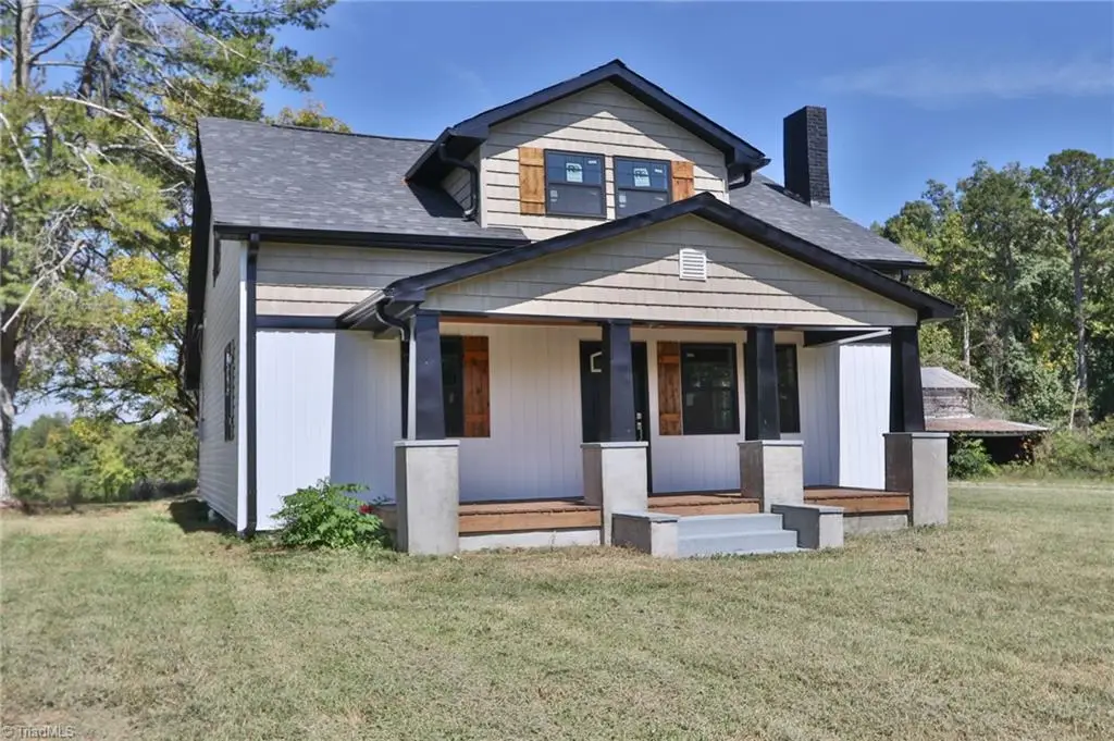 1826 N Oak Ridge Church Road, Yadkinville, NC 27055 - #1