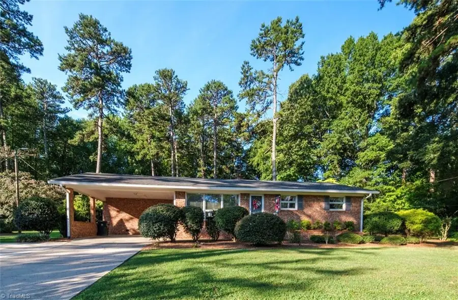 221 Westwood Avenue, Thomasville, NC 27360 - #2