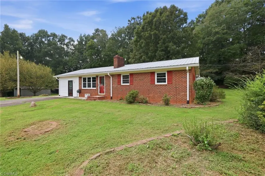 212 Circle Drive, Dobson, NC 27017 - #2