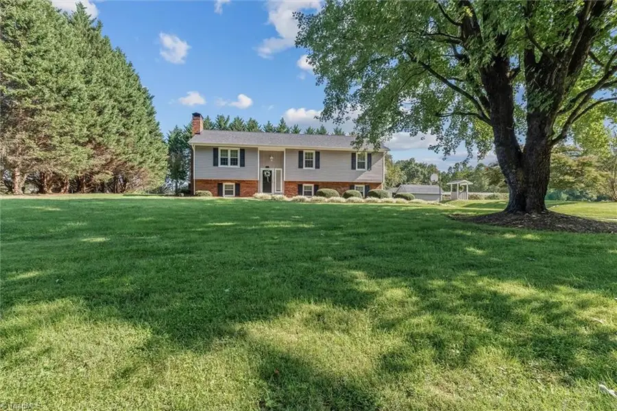 125 Hartley Lane, Pilot Mountain, NC 27041 - #2