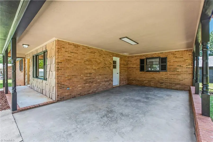 117 Hinshaw Avenue, Yadkinville, NC 27055 - #2