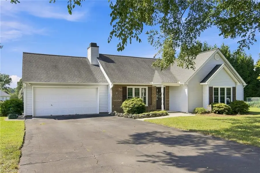 6315 Hampton Knoll Road, Clemmons, NC 27012 - #2