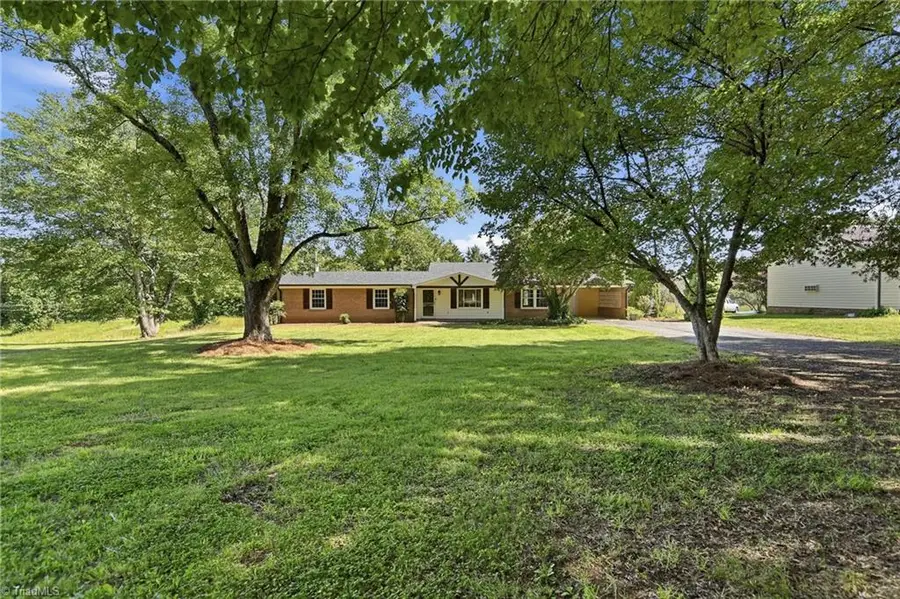1728 Old Stage Road, Yadkinville, NC 27055 - #2