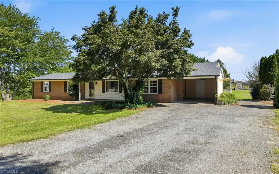 1728 Old Stage Road, Yadkinville, NC 27055 - #3