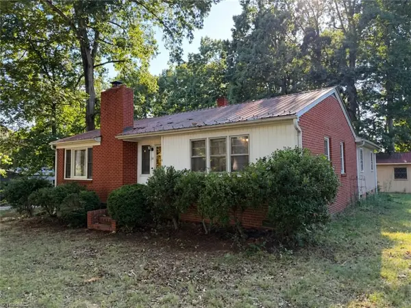 16 Vivian Street, Thomasville, NC 27360